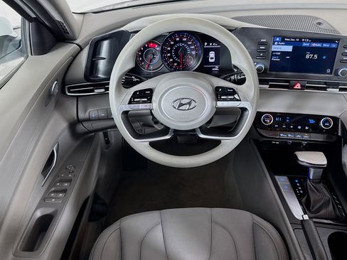 Used 2021 Hyundai Elantra SEL image 16