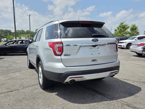 Used 2017 Ford Explorer XLT w/ Equipment Group 202A AWD/4WD image 5