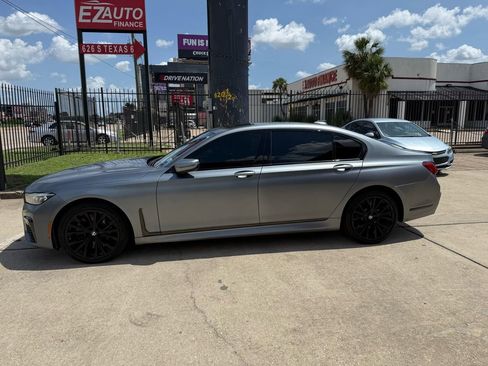 Used 2022 BMW 750i xDrive w/ M Sport Package image 2