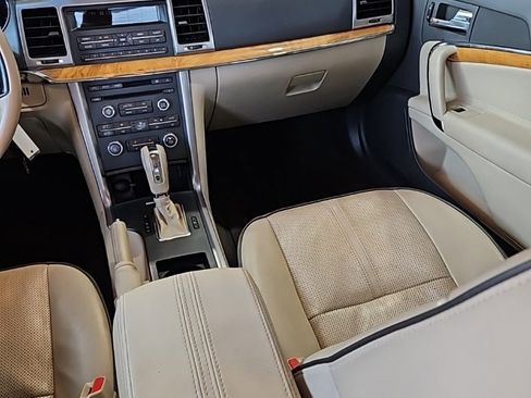 Used 2011 Lincoln MKZ image 22