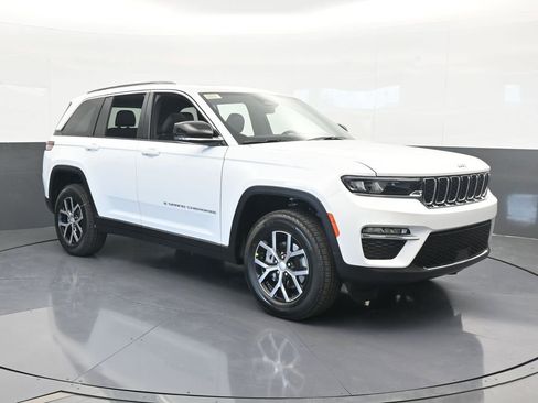 Used 2025 Jeep Grand Cherokee Limited image 8