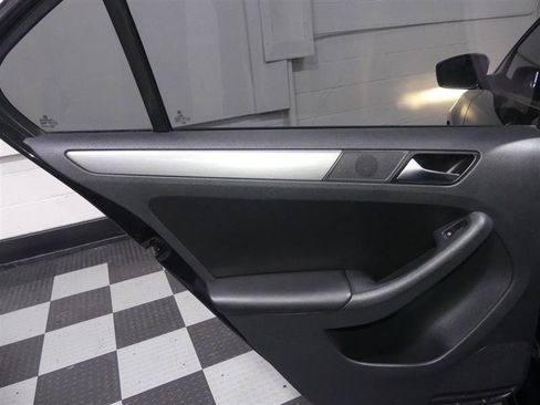 Used 2016 Volkswagen Jetta Sport image 22
