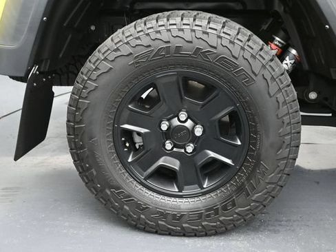 Used 2023 Jeep Gladiator Mojave AWD/4WD image 40