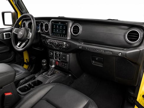 Used 2022 Jeep Wrangler Unlimited Sahara w/ Cold Weather Group AWD/4WD image 13