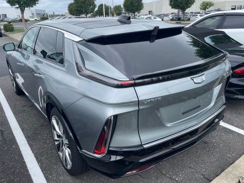 Certified 2024 Cadillac Lyriq Luxury AWD/4WD image 3