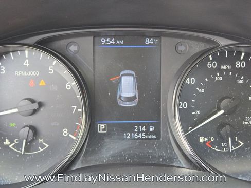 Used 2018 Nissan Rogue SV image 30