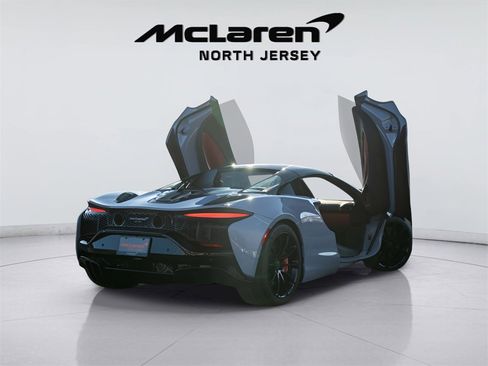 Used 2025 McLaren Artura Spider image 17