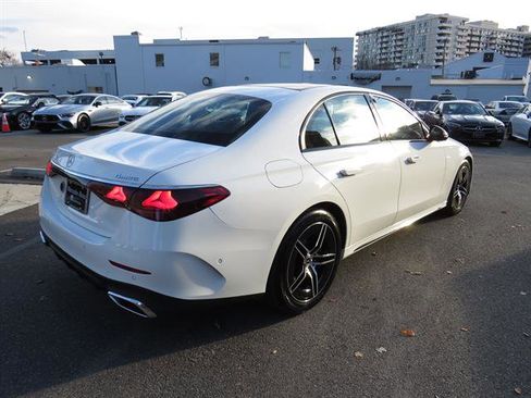 Used 2025 Mercedes-Benz E 350 4MATIC Sedan image 4
