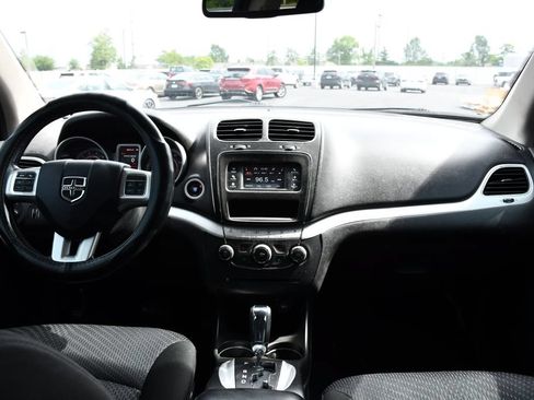 Used 2019 Dodge Journey SE w/ Connectivity Group FWD image 17