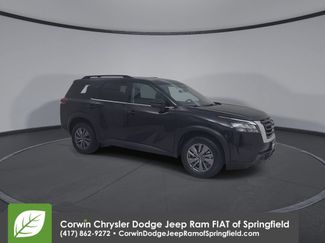 Used 2025 Nissan Pathfinder SV FWD video 2