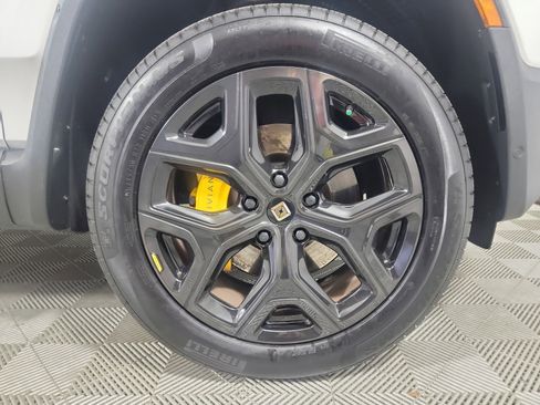 Used 2024 Rivian R1S Adventure AWD/4WD image 13