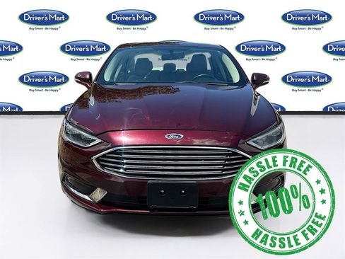Used 2018 Ford Fusion SE w/ Fusion SE Technology Package FWD image 2