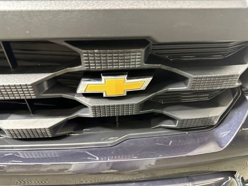 Used 2023 Chevrolet Silverado 1500 Custom image 9