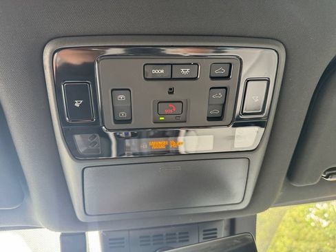 Used 2024 Toyota Grand Highlander AWD Hybrid image 25