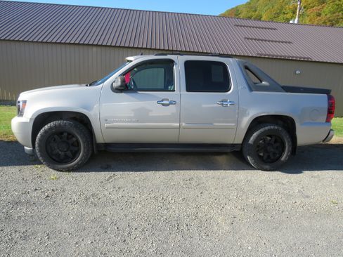 Used 2008 Chevrolet Avalanche LTZ w/ LTZ Preferred Equipment Group image 4