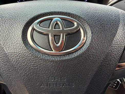 Used 2015 Toyota Avalon Limited FWD image 21