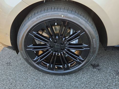 New 2026 Land Rover Range Rover SE image 9