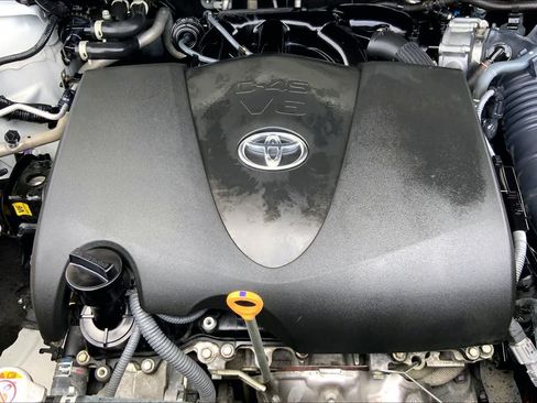 Used 2022 Toyota Highlander XLE FWD image 32
