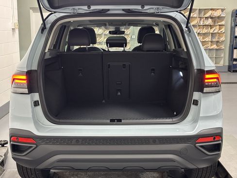 New 2025 Volkswagen Taos SE image 28