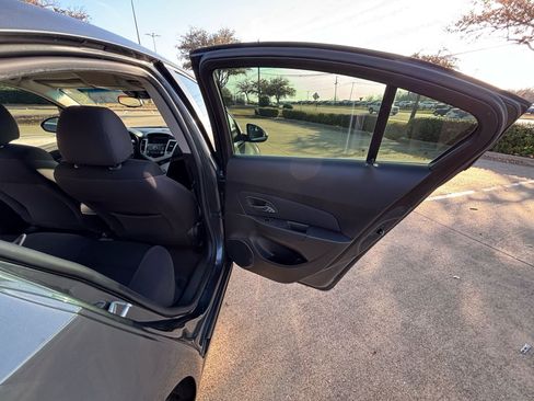 Used 2013 Chevrolet Cruze LT image 17