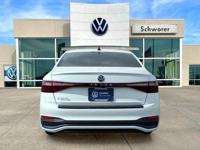 Certified 2025 Volkswagen Jetta SE w/ Sunroof Package FWD image 7