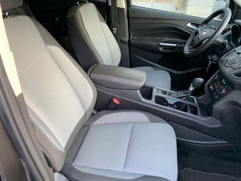 Used 2017 Ford Escape SE w/ SE Cold Weather Package AWD/4WD image 10