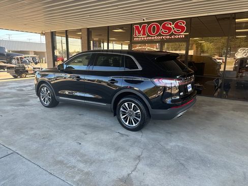 Used 2022 Lincoln Nautilus Reserve image 6