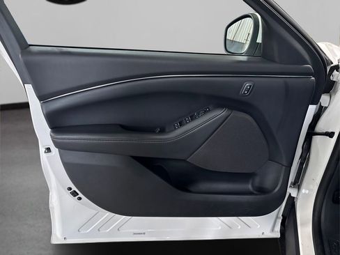 Used 2022 Ford Mustang Mach-E Select image 22