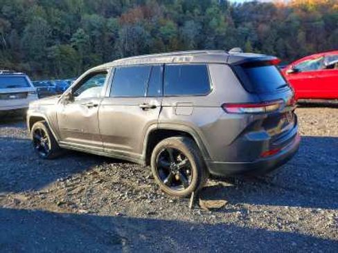 Used 2024 Jeep Grand Cherokee L Limited w/ Black Appearance Package AWD/4WD image 3