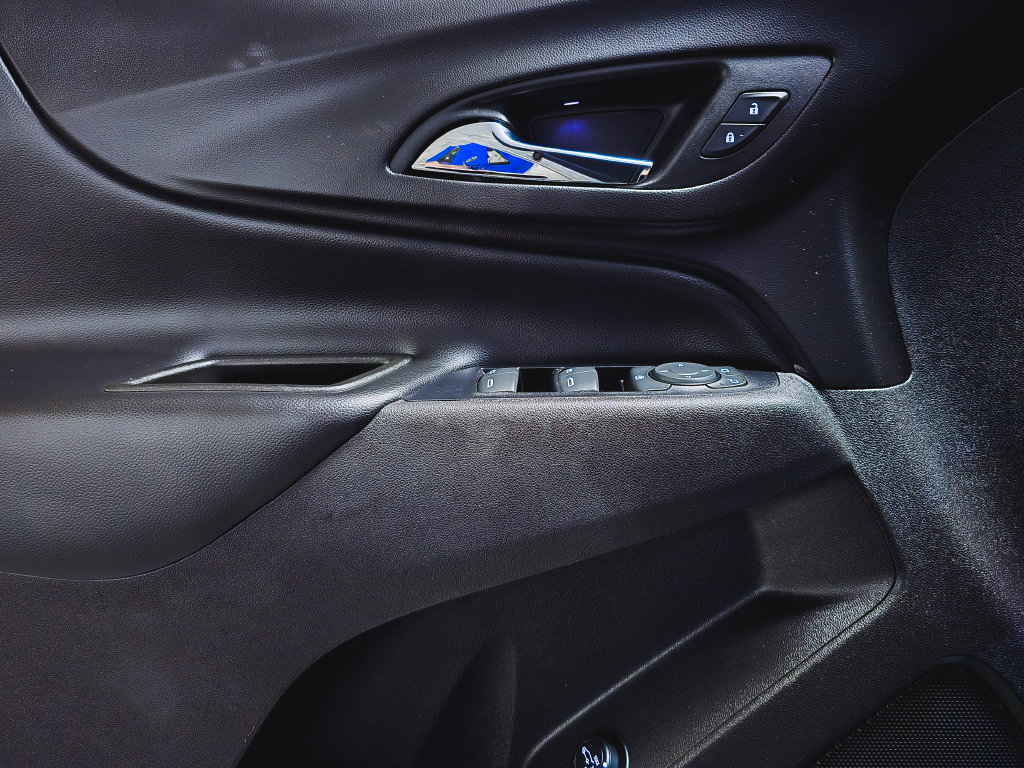 Used 2019 Chevrolet Equinox LT FWD image 17