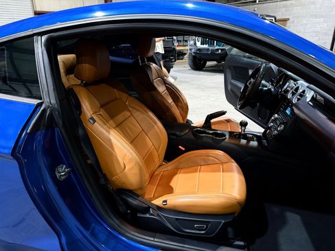 Used 2017 Ford Mustang GT w/ Black Accent Package RWD image 19