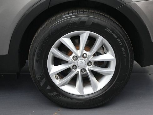 Used 2017 Kia Sorento AWD w/ LX Convenience Package image 12