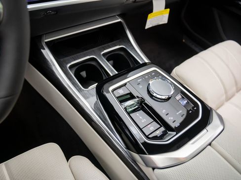 New 2026 BMW 750e xDrive AWD/4WD image 13