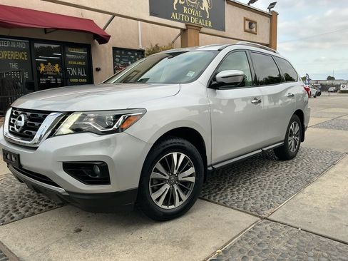 Used 2017 Nissan Pathfinder SL w/ SL Tech Package AWD/4WD image 1