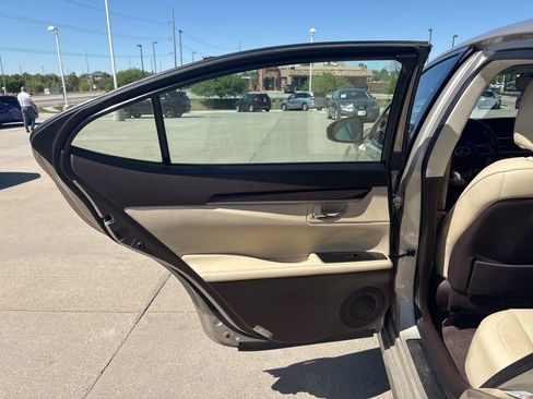 Used 2018 Lexus ES 350 w/ Premier Package FWD image 37