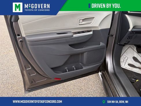 Used 2023 Toyota Sienna LE AWD/4WD image 10