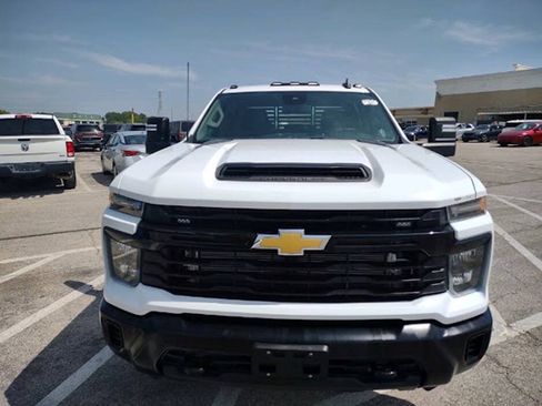 Used 2024 Chevrolet Silverado 3500 W/T w/ Snow Plow Prep Package AWD/4WD image 4