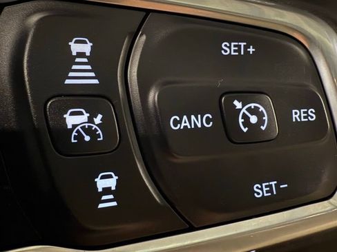 Used 2022 Jeep Wrangler Unlimited Rubicon w/ Dual Top Group AWD/4WD image 41