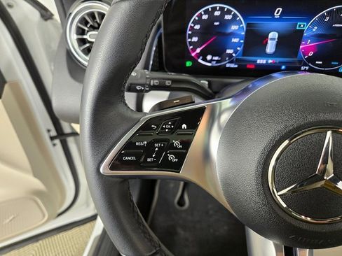 Certified 2025 Mercedes-Benz GLB 250 4MATIC image 18