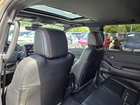 Used 2023 Nissan Frontier PRO-4X w/ Pro-4X Premium Package AWD/4WD image 16