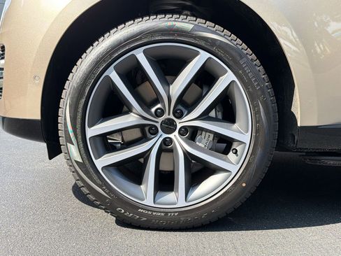 New 2026 Land Rover Range Rover Long Wheelbase SE image 13