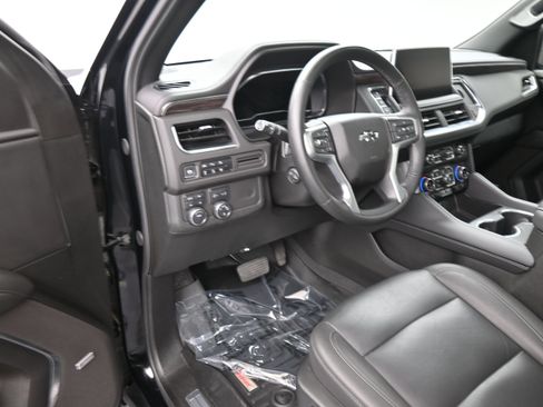 Used 2024 Chevrolet Tahoe Z71 w/ Luxury Package AWD/4WD image 12