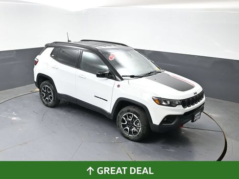Used 2025 Jeep Compass Trailhawk AWD/4WD image 44