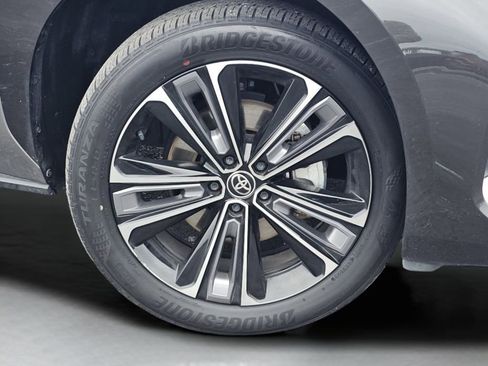 Used 2023 Toyota bZ4X Limited image 18