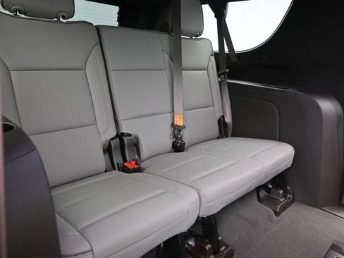 Used 2024 GMC Yukon XL SLT w/ SLT Luxury Package AWD/4WD image 16
