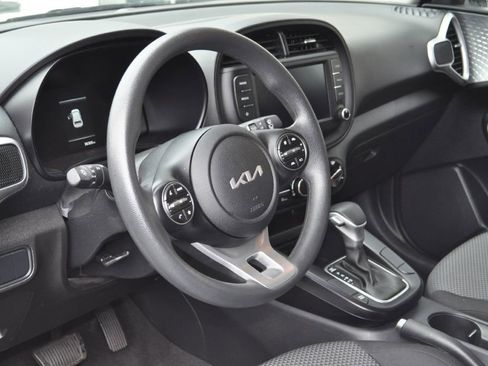 Used 2024 Kia Soul LX w/ LX Technology Package image 8