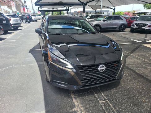 Used 2025 Nissan Altima 2.5 SR FWD image 2