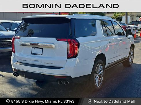Used 2022 GMC Yukon XL Denali w/ Denali Premium Package image 4