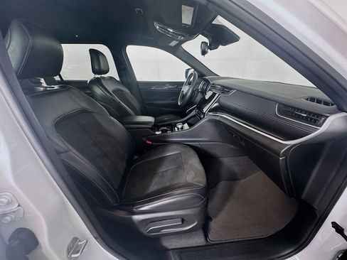 Used 2022 Jeep Grand Cherokee L Laredo image 35