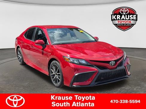 Used 2023 Toyota Camry SE FWD image 1